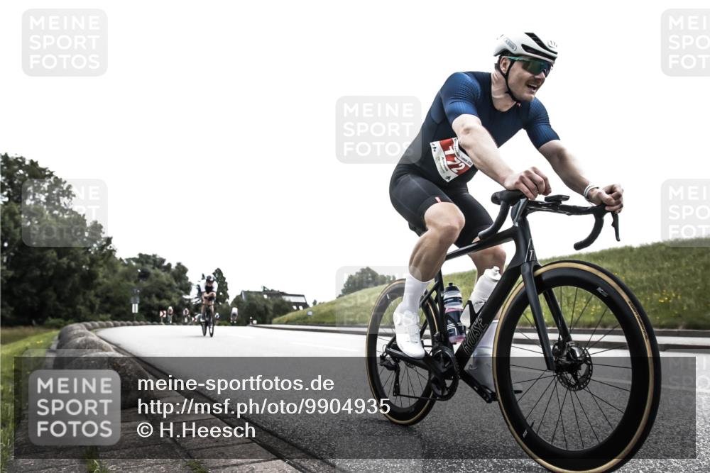 21.06.2026 - 29. Vierlanden-Triathlon H.Heesch http://msf.ph/oto/9904935 21.06.2026 11:00:24 Radfahren 126, 172, 639, 677 meine-sportfotos.de