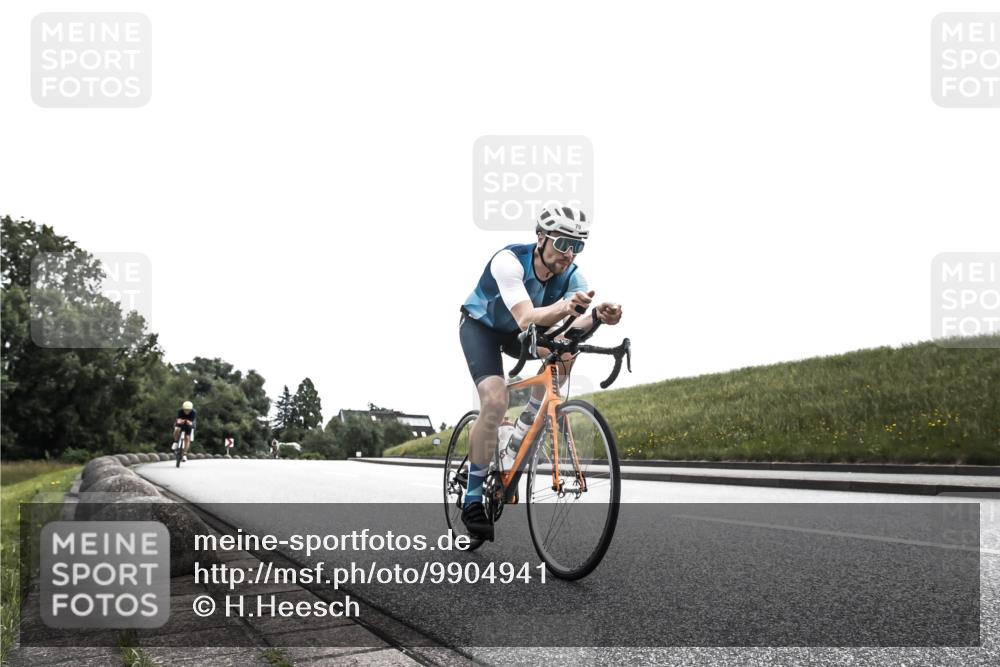 21.06.2026 - 29. Vierlanden-Triathlon H.Heesch http://msf.ph/oto/9904941 21.06.2026 11:00:32 Radfahren 70, 120, 240, 288 meine-sportfotos.de