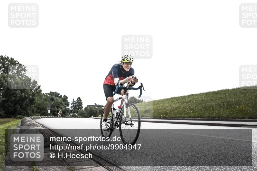 21.06.2026 - 29. Vierlanden-Triathlon H.Heesch http://msf.ph/oto/9904947 21.06.2026 11:00:33 Radfahren 70, 120, 288 meine-sportfotos.de