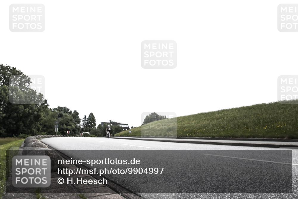 21.06.2026 - 29. Vierlanden-Triathlon H.Heesch http://msf.ph/oto/9904997 21.06.2026 11:01:20 Radfahren 415, 667 meine-sportfotos.de