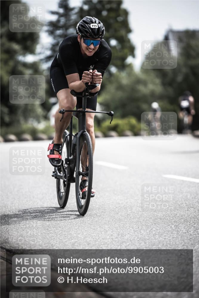 21.06.2026 - 29. Vierlanden-Triathlon H.Heesch http://msf.ph/oto/9905003 21.06.2026 11:37:41 Radfahren 105, 279, 665, 719 meine-sportfotos.de