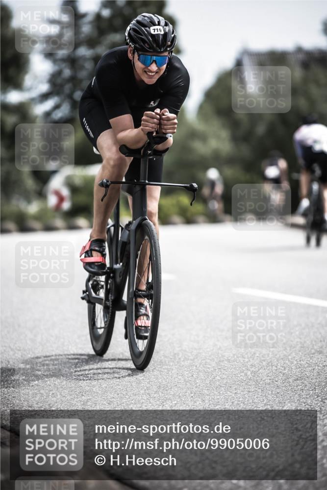 21.06.2026 - 29. Vierlanden-Triathlon H.Heesch http://msf.ph/oto/9905006 21.06.2026 11:37:41 Radfahren 105, 279, 665, 719 meine-sportfotos.de
