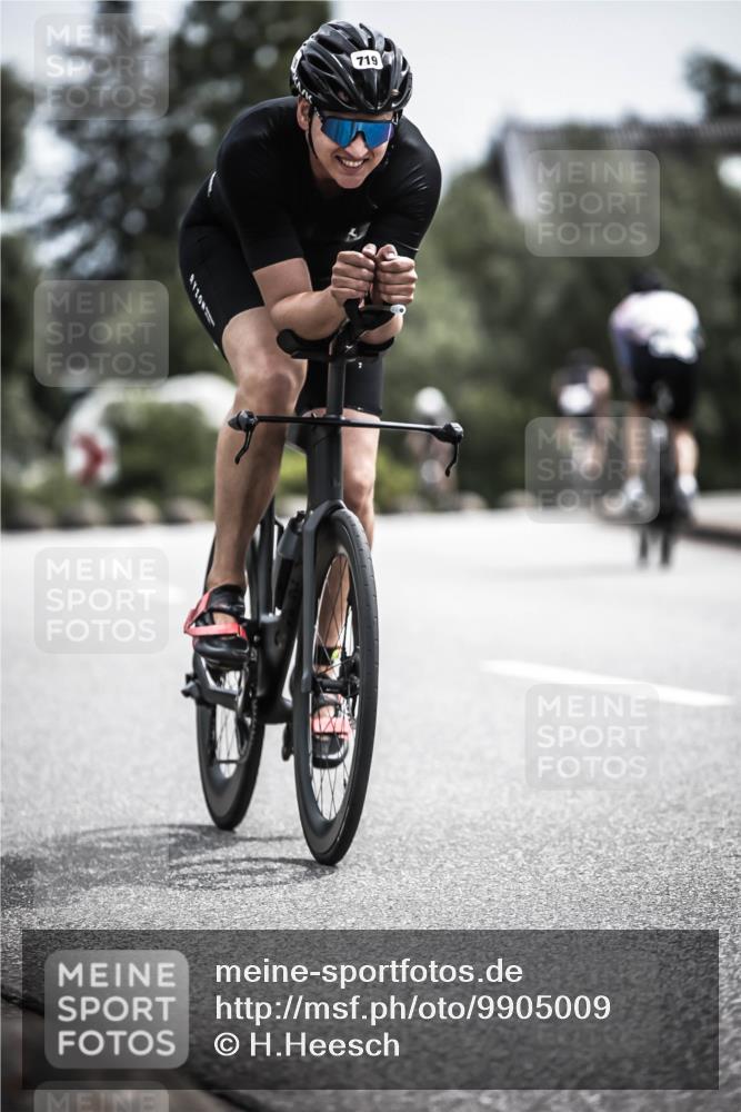 21.06.2026 - 29. Vierlanden-Triathlon H.Heesch http://msf.ph/oto/9905009 21.06.2026 11:37:41 Radfahren 105, 279, 665, 719 meine-sportfotos.de