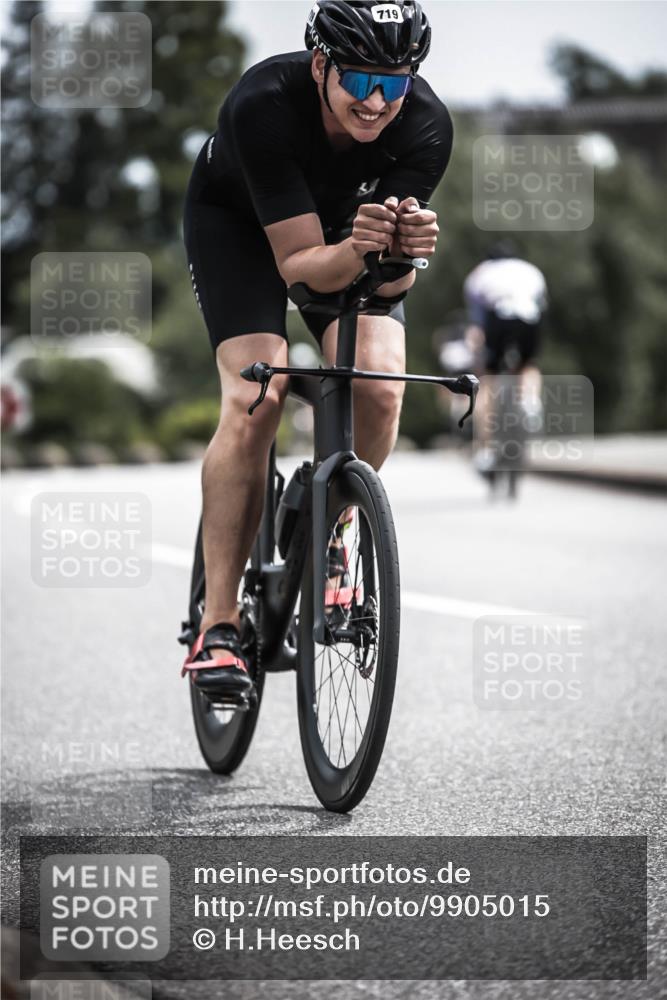 21.06.2026 - 29. Vierlanden-Triathlon H.Heesch http://msf.ph/oto/9905015 21.06.2026 11:37:41 Radfahren 105, 279, 665, 719 meine-sportfotos.de