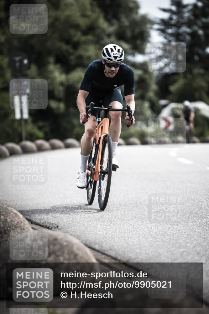 21.06.2026 - 29. Vierlanden-Triathlon H.Heesch http://msf.ph/oto/9905021 21.06.2026 11:37:43 Radfahren 105, 279, 665, 719, 895 meine-sportfotos.de