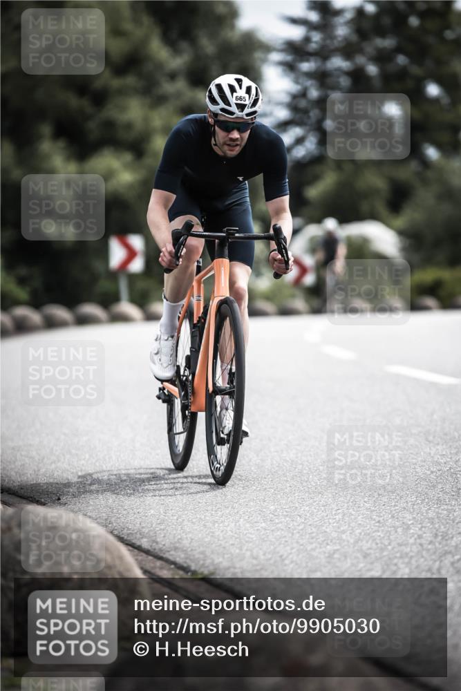 21.06.2026 - 29. Vierlanden-Triathlon H.Heesch http://msf.ph/oto/9905030 21.06.2026 11:37:43 Radfahren 105, 279, 665, 719, 895 meine-sportfotos.de
