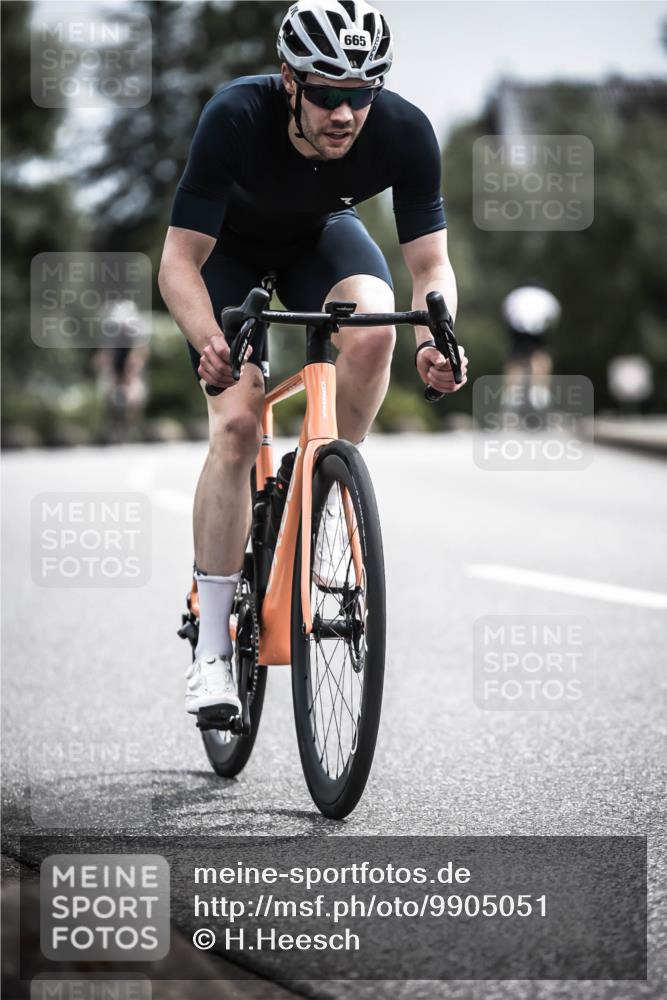 21.06.2026 - 29. Vierlanden-Triathlon H.Heesch http://msf.ph/oto/9905051 21.06.2026 11:37:43 Radfahren 105, 279, 665, 719, 895 meine-sportfotos.de