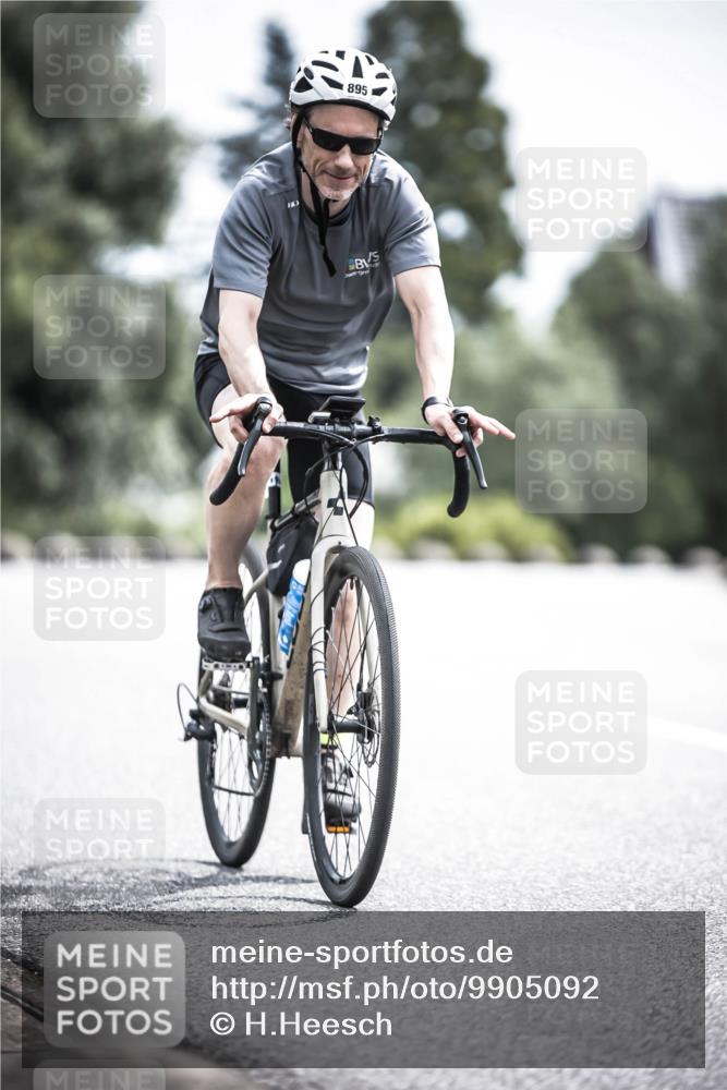 21.06.2026 - 29. Vierlanden-Triathlon H.Heesch http://msf.ph/oto/9905092 21.06.2026 11:37:49 Radfahren 279, 706, 787, 895 meine-sportfotos.de
