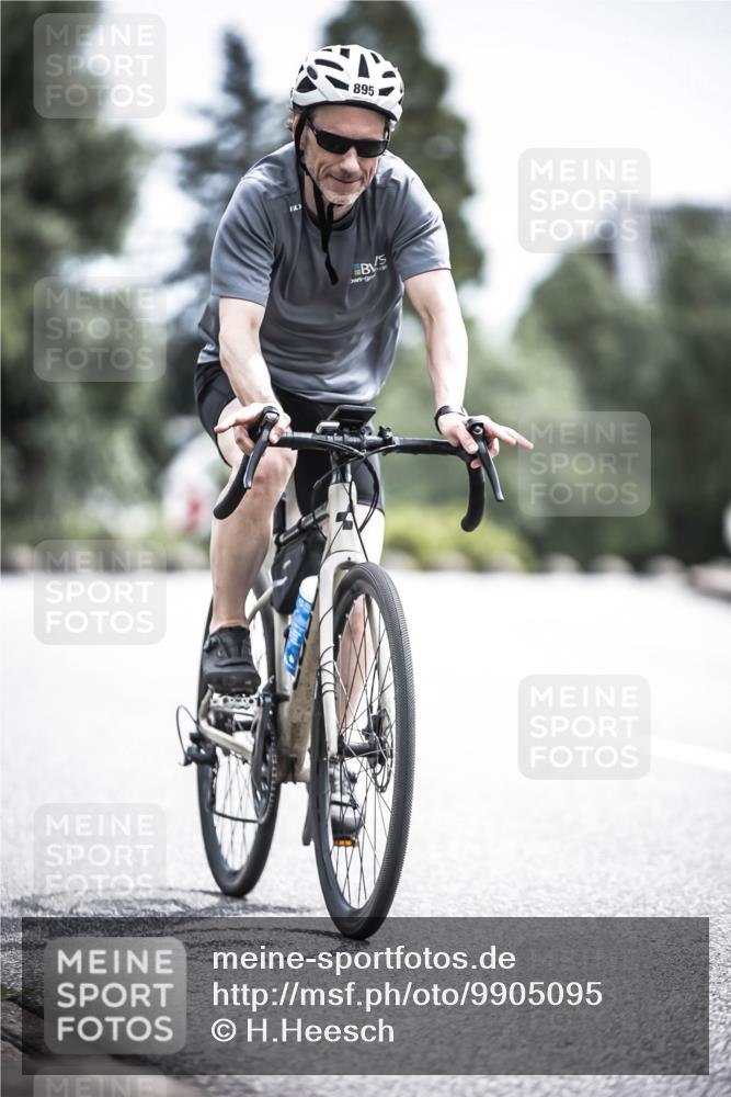 21.06.2026 - 29. Vierlanden-Triathlon H.Heesch http://msf.ph/oto/9905095 21.06.2026 11:37:49 Radfahren 279, 706, 787, 895 meine-sportfotos.de