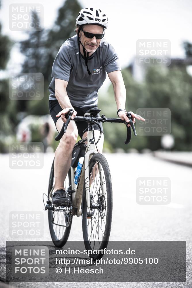 21.06.2026 - 29. Vierlanden-Triathlon H.Heesch http://msf.ph/oto/9905100 21.06.2026 11:37:49 Radfahren 279, 706, 787, 895 meine-sportfotos.de