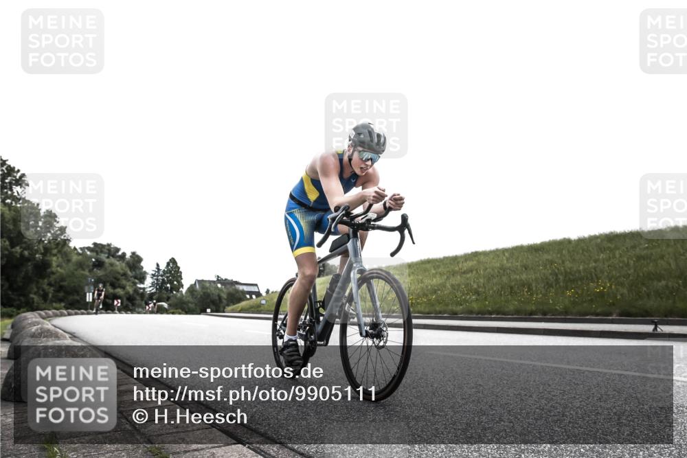 21.06.2026 - 29. Vierlanden-Triathlon H.Heesch http://msf.ph/oto/9905111 21.06.2026 11:03:18 Radfahren 35, 497, 637, 657, 753 meine-sportfotos.de