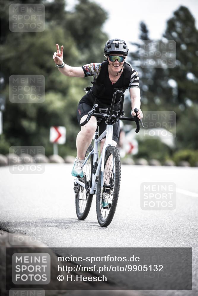 21.06.2026 - 29. Vierlanden-Triathlon H.Heesch http://msf.ph/oto/9905132 21.06.2026 11:41:28 Radfahren 137, 236, 299, 643, 649, 652, 659, 744, 855 meine-sportfotos.de