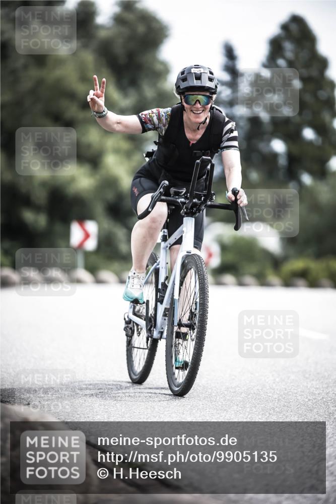 21.06.2026 - 29. Vierlanden-Triathlon H.Heesch http://msf.ph/oto/9905135 21.06.2026 11:41:28 Radfahren 137, 236, 299, 643, 649, 652, 659, 744, 855 meine-sportfotos.de