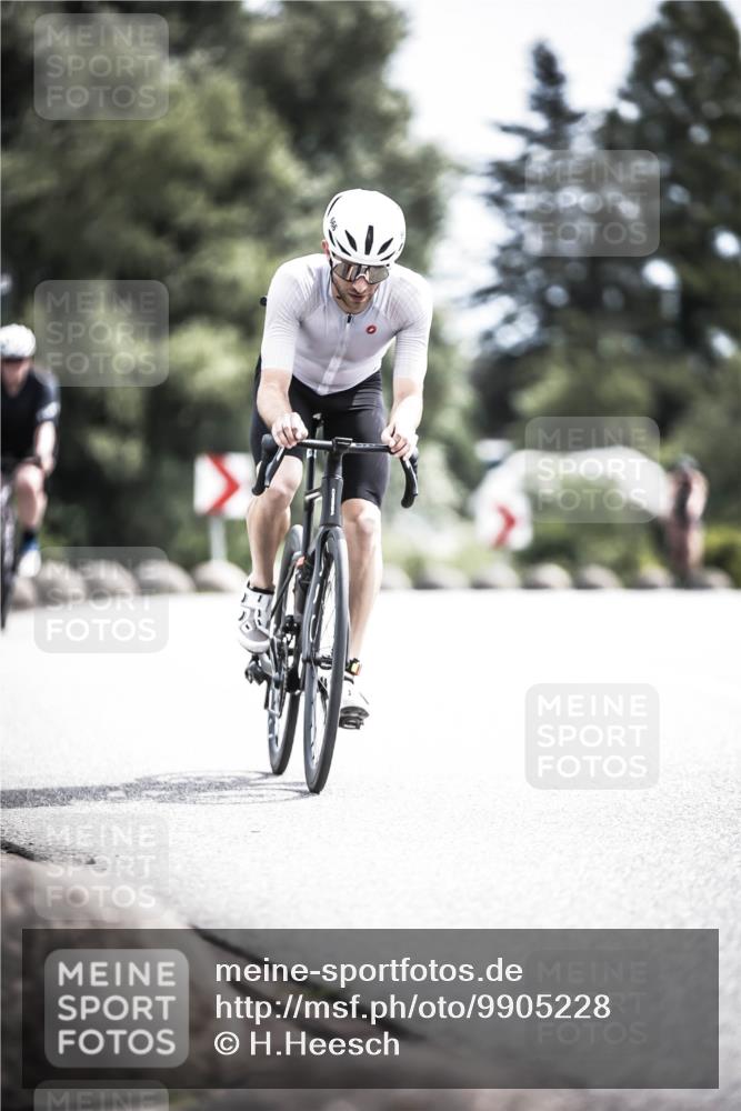 21.06.2026 - 29. Vierlanden-Triathlon H.Heesch http://msf.ph/oto/9905228 21.06.2026 11:38:13 Radfahren 230, 640, 666, 871 meine-sportfotos.de