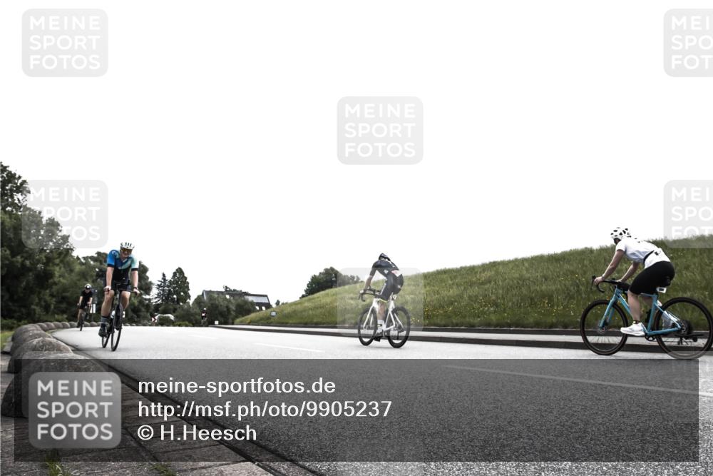 21.06.2026 - 29. Vierlanden-Triathlon H.Heesch http://msf.ph/oto/9905237 21.06.2026 11:04:28 Radfahren 94, 100, 494, 557 meine-sportfotos.de