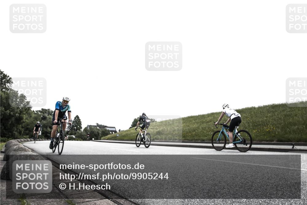 21.06.2026 - 29. Vierlanden-Triathlon H.Heesch http://msf.ph/oto/9905244 21.06.2026 11:04:28 Radfahren 94, 100, 494, 557 meine-sportfotos.de