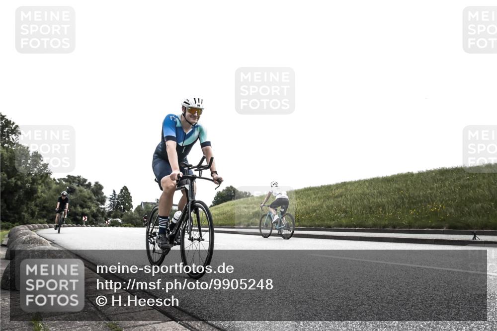 21.06.2026 - 29. Vierlanden-Triathlon H.Heesch http://msf.ph/oto/9905248 21.06.2026 11:04:28 Radfahren 94, 100, 494, 557 meine-sportfotos.de