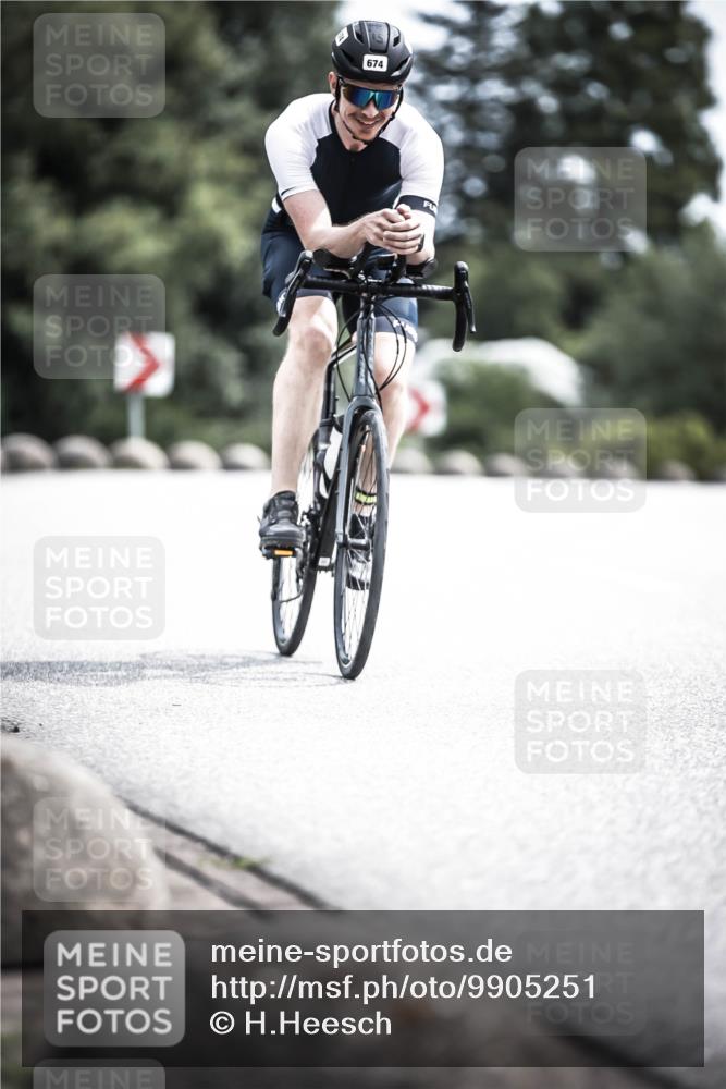 21.06.2026 - 29. Vierlanden-Triathlon H.Heesch http://msf.ph/oto/9905251 21.06.2026 11:41:52 Radfahren 133, 636, 674, 726 meine-sportfotos.de