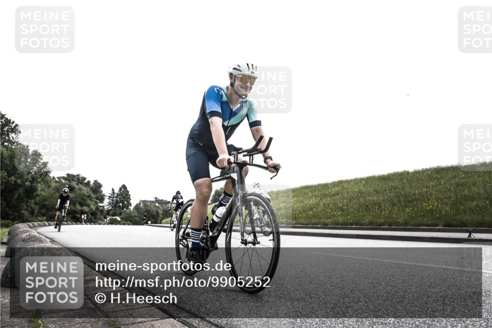21.06.2026 - 29. Vierlanden-Triathlon H.Heesch http://msf.ph/oto/9905252 21.06.2026 11:04:28 Radfahren 94, 100, 494, 557 meine-sportfotos.de