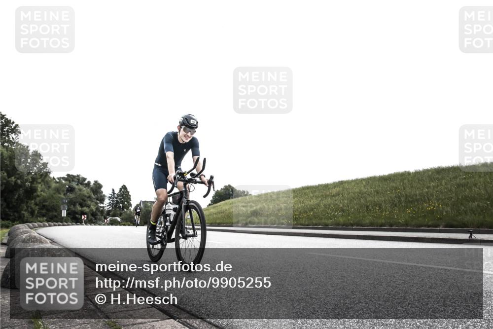 21.06.2026 - 29. Vierlanden-Triathlon H.Heesch http://msf.ph/oto/9905255 21.06.2026 11:04:30 Radfahren 94, 100, 494, 557 meine-sportfotos.de