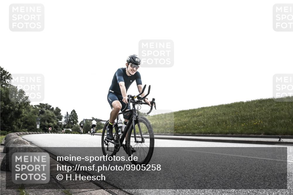 21.06.2026 - 29. Vierlanden-Triathlon H.Heesch http://msf.ph/oto/9905258 21.06.2026 11:04:30 Radfahren 94, 100, 494, 557 meine-sportfotos.de
