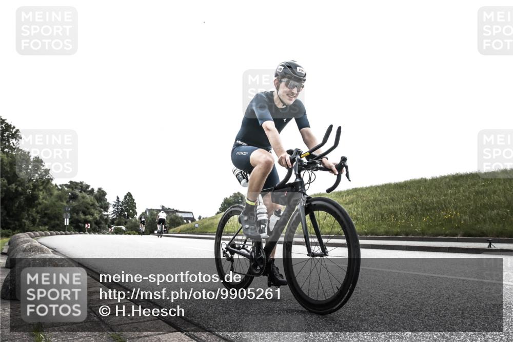 21.06.2026 - 29. Vierlanden-Triathlon H.Heesch http://msf.ph/oto/9905261 21.06.2026 11:04:30 Radfahren 94, 100, 494, 557 meine-sportfotos.de