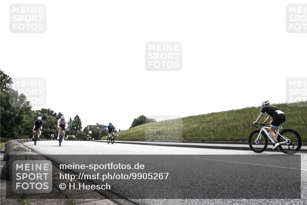 21.06.2026 - 29. Vierlanden-Triathlon H.Heesch http://msf.ph/oto/9905267 21.06.2026 11:04:42 Radfahren 98, 178, 223, 586, 654, 1357 meine-sportfotos.de