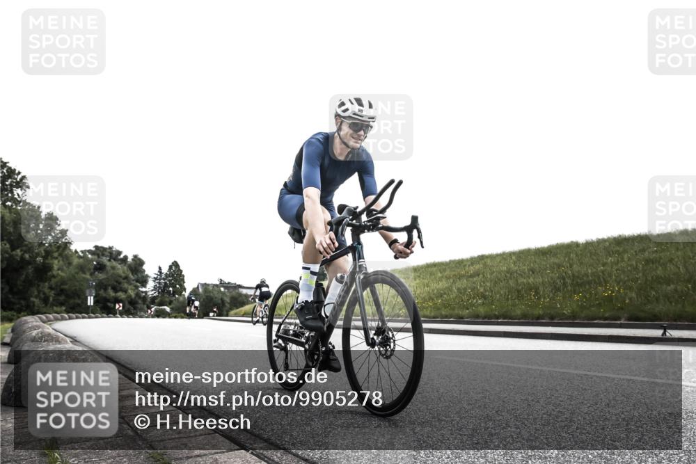 21.06.2026 - 29. Vierlanden-Triathlon H.Heesch http://msf.ph/oto/9905278 21.06.2026 11:04:44 Radfahren 98, 586, 654, 1357 meine-sportfotos.de