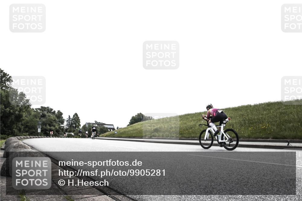 21.06.2026 - 29. Vierlanden-Triathlon H.Heesch http://msf.ph/oto/9905281 21.06.2026 11:04:45 Radfahren 98, 291, 654, 1357 meine-sportfotos.de