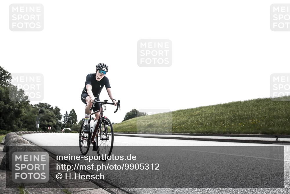 21.06.2026 - 29. Vierlanden-Triathlon H.Heesch http://msf.ph/oto/9905312 21.06.2026 11:05:00 Radfahren 46, 64, 523, 739 meine-sportfotos.de