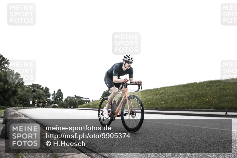21.06.2026 - 29. Vierlanden-Triathlon H.Heesch http://msf.ph/oto/9905374 21.06.2026 11:06:20 Radfahren 56, 174, 199, 244, 665, 668, 745 meine-sportfotos.de