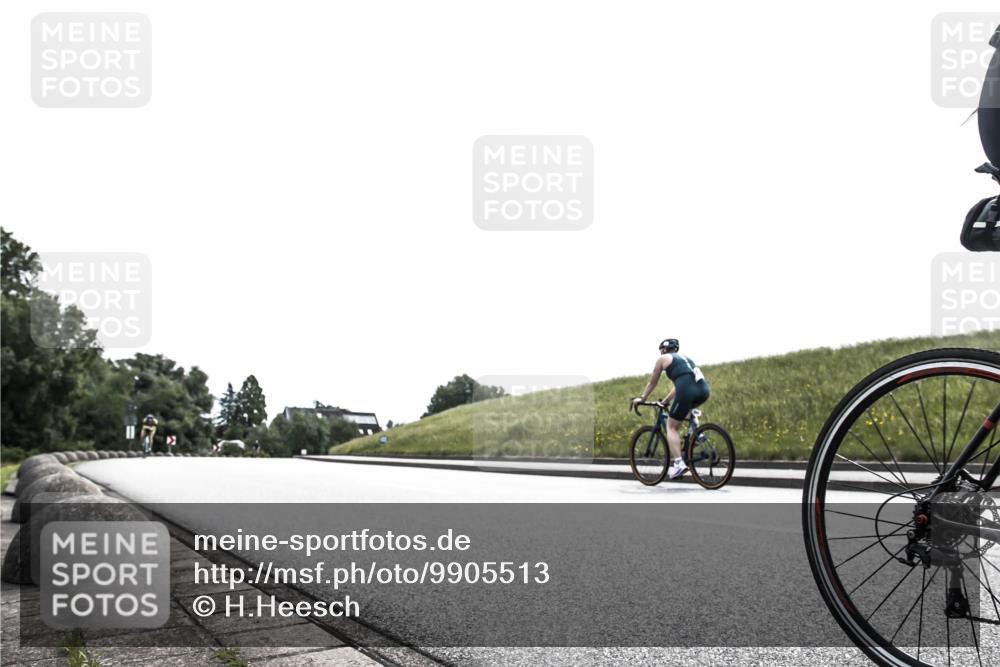 21.06.2026 - 29. Vierlanden-Triathlon H.Heesch http://msf.ph/oto/9905513 21.06.2026 11:10:15 Radfahren 187, 498, 589, 647, 728 meine-sportfotos.de