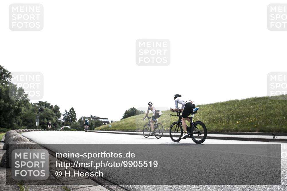 21.06.2026 - 29. Vierlanden-Triathlon H.Heesch http://msf.ph/oto/9905519 21.06.2026 11:10:18 Radfahren 498, 589, 710, 728 meine-sportfotos.de