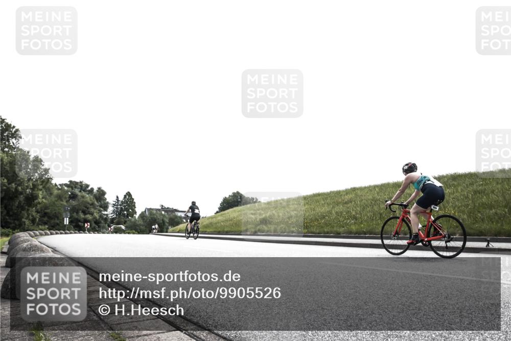 21.06.2026 - 29. Vierlanden-Triathlon H.Heesch http://msf.ph/oto/9905526 21.06.2026 11:10:24 Radfahren 280, 710 meine-sportfotos.de
