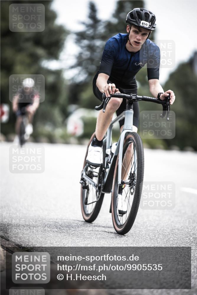 21.06.2026 - 29. Vierlanden-Triathlon H.Heesch http://msf.ph/oto/9905535 21.06.2026 11:42:33 Radfahren 158, 223, 650, 727, 740, 745 meine-sportfotos.de