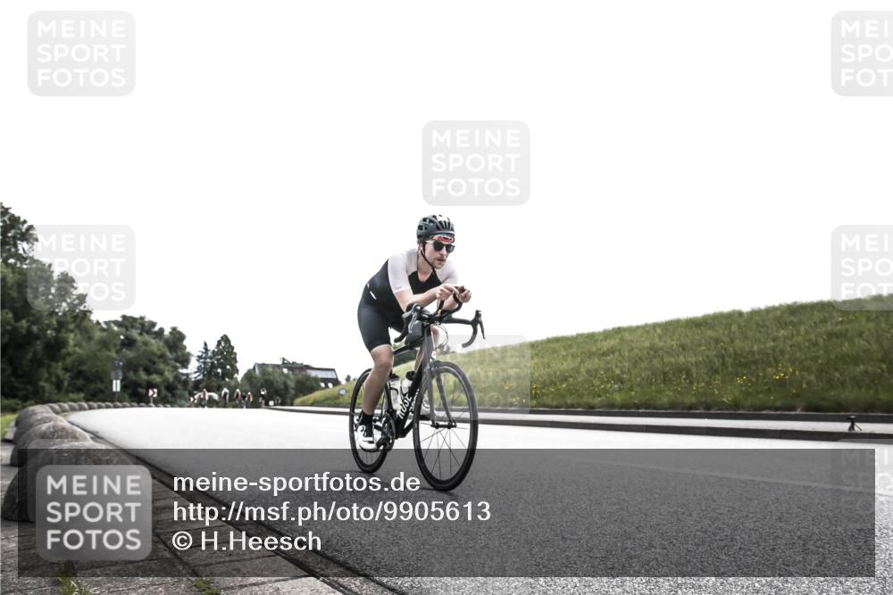 21.06.2026 - 29. Vierlanden-Triathlon H.Heesch http://msf.ph/oto/9905613 21.06.2026 11:11:51 Radfahren 109, 158, 490, 685 meine-sportfotos.de