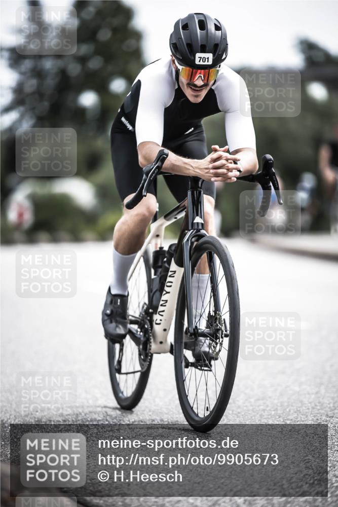 21.06.2026 - 29. Vierlanden-Triathlon H.Heesch http://msf.ph/oto/9905673 21.06.2026 11:42:48 Radfahren 632, 633, 701, 757 meine-sportfotos.de