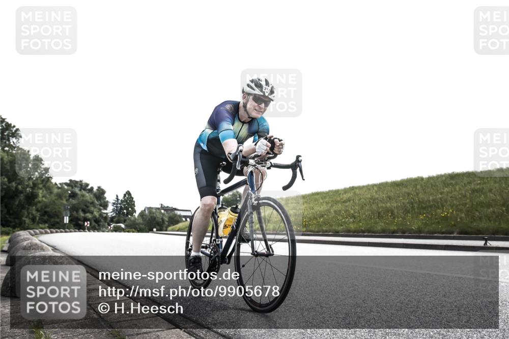 21.06.2026 - 29. Vierlanden-Triathlon H.Heesch http://msf.ph/oto/9905678 21.06.2026 11:12:30 Radfahren 131, 213 meine-sportfotos.de