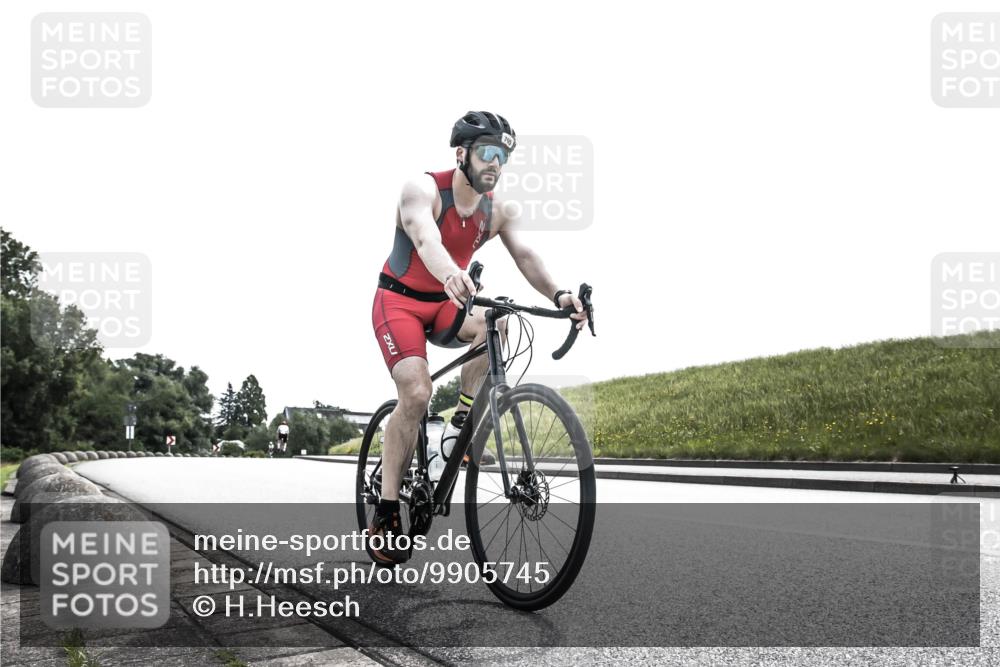 21.06.2026 - 29. Vierlanden-Triathlon H.Heesch http://msf.ph/oto/9905745 21.06.2026 11:14:10 Radfahren 88, 104, 705, 733 meine-sportfotos.de