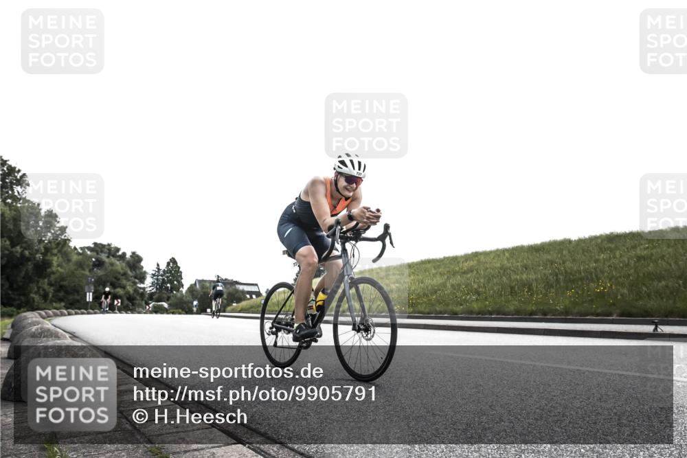 21.06.2026 - 29. Vierlanden-Triathlon H.Heesch http://msf.ph/oto/9905791 21.06.2026 11:15:37 Radfahren 17, 734, 737 meine-sportfotos.de