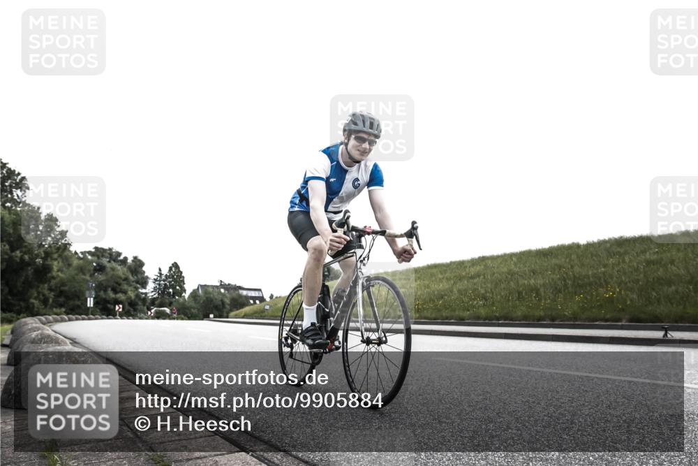 21.06.2026 - 29. Vierlanden-Triathlon H.Heesch http://msf.ph/oto/9905884 21.06.2026 11:18:58 Radfahren 195, 664, 808 meine-sportfotos.de