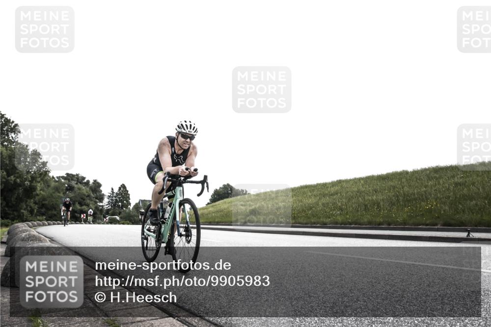 21.06.2026 - 29. Vierlanden-Triathlon H.Heesch http://msf.ph/oto/9905983 21.06.2026 11:21:08 Radfahren 44, 755, 779, 807 meine-sportfotos.de
