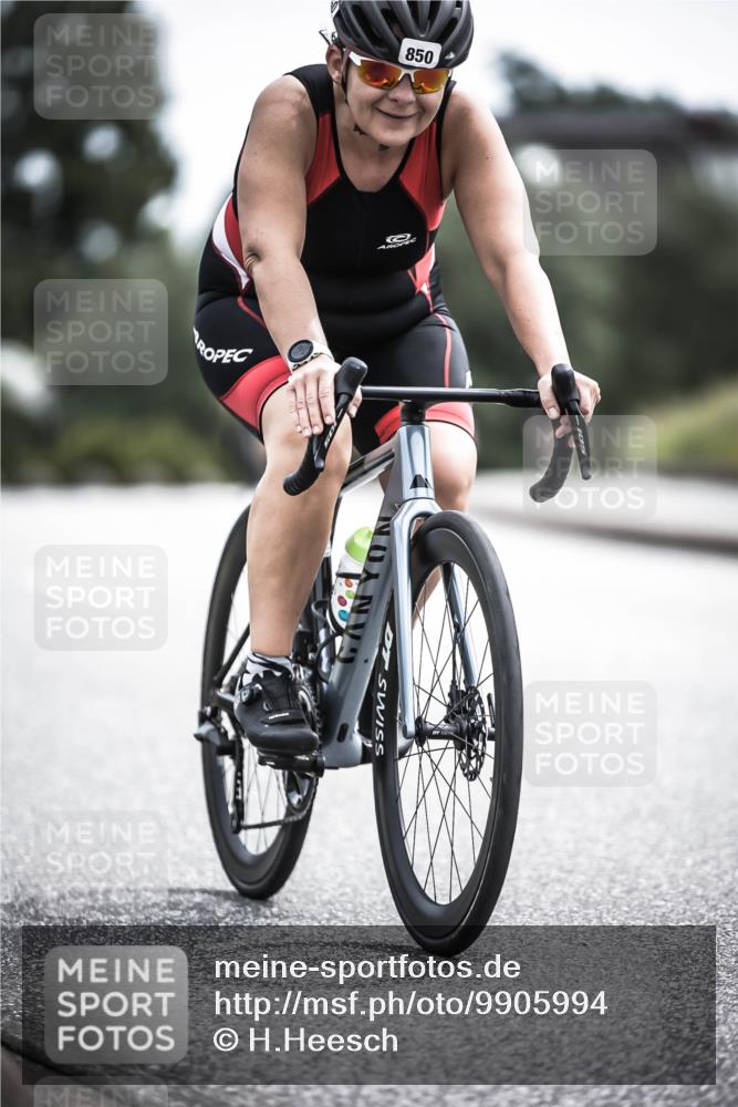 21.06.2026 - 29. Vierlanden-Triathlon H.Heesch http://msf.ph/oto/9905994 21.06.2026 11:40:09 Radfahren 87, 688, 850 meine-sportfotos.de
