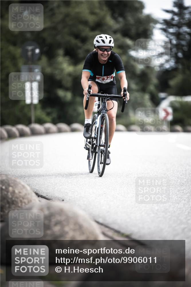 21.06.2026 - 29. Vierlanden-Triathlon H.Heesch http://msf.ph/oto/9906011 21.06.2026 11:40:17 Radfahren 232, 688 meine-sportfotos.de