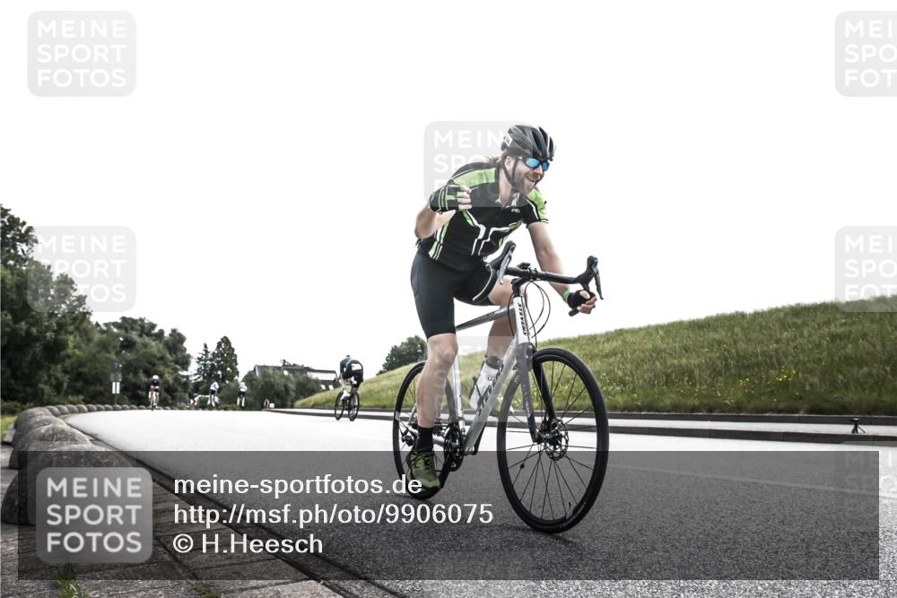 21.06.2026 - 29. Vierlanden-Triathlon H.Heesch http://msf.ph/oto/9906075 21.06.2026 11:24:21 Radfahren 242, 273, 845, 896 meine-sportfotos.de