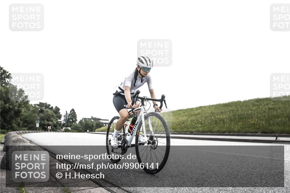 21.06.2026 - 29. Vierlanden-Triathlon H.Heesch http://msf.ph/oto/9906141 21.06.2026 11:27:08 Radfahren 257 meine-sportfotos.de