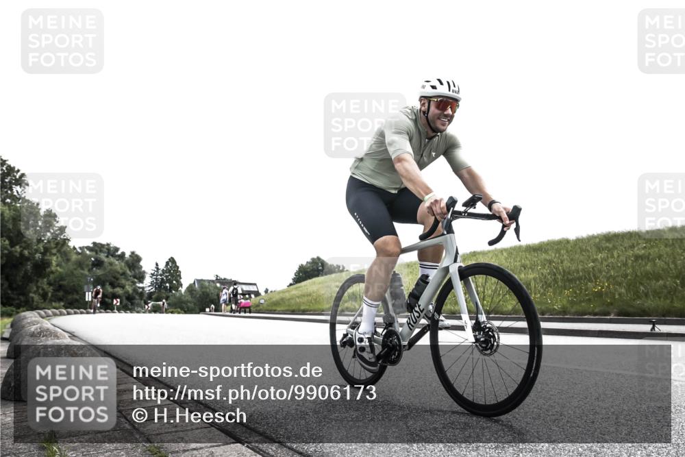 21.06.2026 - 29. Vierlanden-Triathlon H.Heesch http://msf.ph/oto/9906173 21.06.2026 11:28:16 Radfahren 827, 892 meine-sportfotos.de