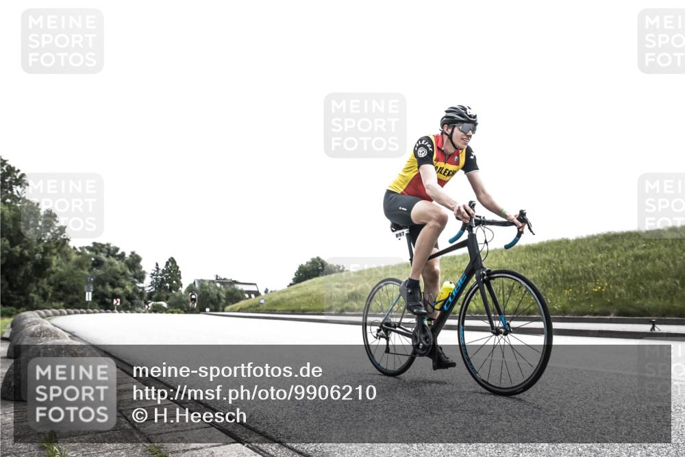 21.06.2026 - 29. Vierlanden-Triathlon H.Heesch http://msf.ph/oto/9906210 21.06.2026 11:29:08 Radfahren 163, 288, 897, 1353 meine-sportfotos.de