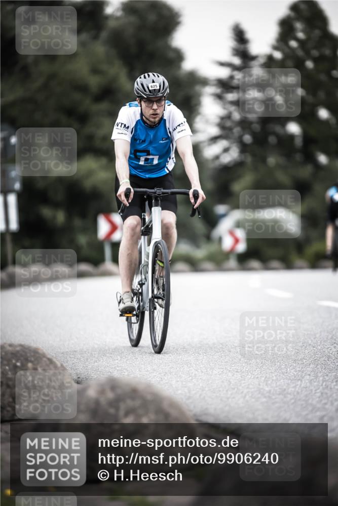 21.06.2026 - 29. Vierlanden-Triathlon H.Heesch http://msf.ph/oto/9906240 21.06.2026 10:24:35 Radfahren 71, 94, 207, 370, 552, 622, 625 meine-sportfotos.de