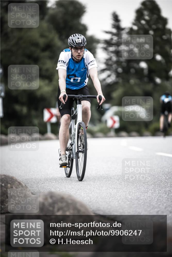 21.06.2026 - 29. Vierlanden-Triathlon H.Heesch http://msf.ph/oto/9906247 21.06.2026 10:24:35 Radfahren 71, 94, 207, 370, 552, 622, 625 meine-sportfotos.de